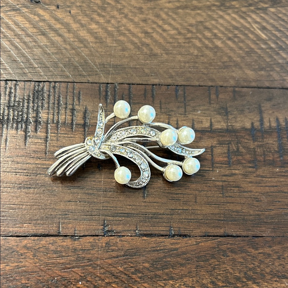 Vintage Silver color and Pearl - like Brooch